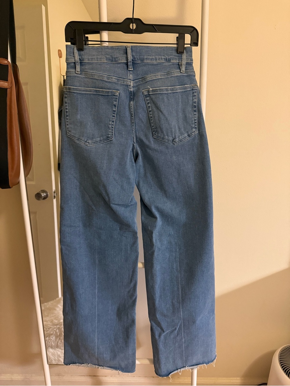 Frame Denim High-Rise Wide Leg Jeans in Light Blue Wash - Picture 8 of 10